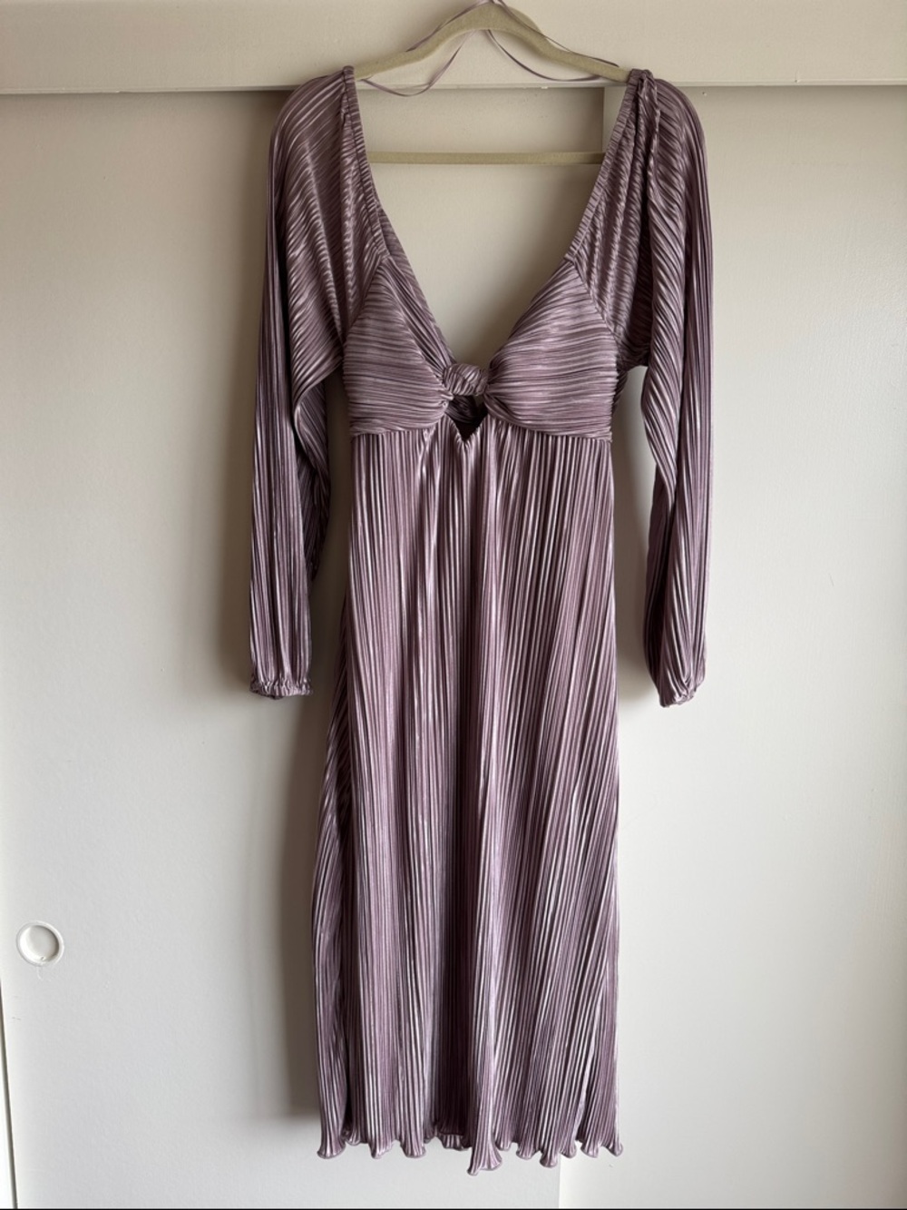 Baltic Born Amani Pleated Midi Dress in the color Lilac Large - Picture 4 of 10